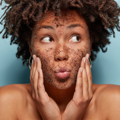 Esfoliare la pelle: perché è importante
